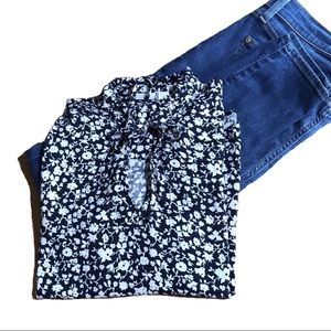 Hinge Ruffle V-Neck Long Sleeve Top Sz S